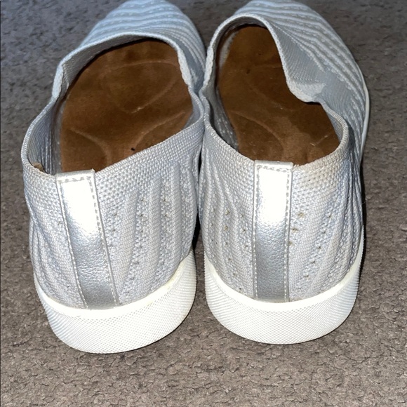 Euro Soft Women's Light Gray Flats - Picture 6 of 7